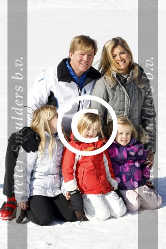 Lech 19 februari 2011
Fotosessie met de koninklijke familie in Lech. Aanwezig waren Koningin Beatrix Prins Willem Alexander Maxima Prinses Amalai Ariane en Alexia aslmede Prins Constantijn met zijn vrouw Prinses Laurentien en kinderen en Prins Friso met zijn vrouw Mabel Wisse Smit en hun kinderen.
Peter Smulders bv