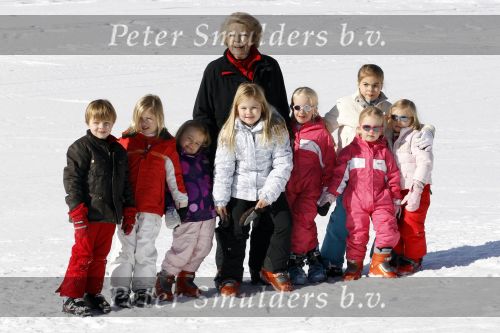 Lech 19 februari 2011
Fotosessie met de koninklijke familie in Lech. Aanwezig waren Koningin Beatrix Prins Willem Alexander Maxima Prinses Amalai Ariane en Alexia aslmede Prins Constantijn met zijn vrouw Prinses Laurentien en kinderen en Prins Friso met zijn vrouw Mabel Wisse Smit en hun kinderen.
Peter Smulders bv