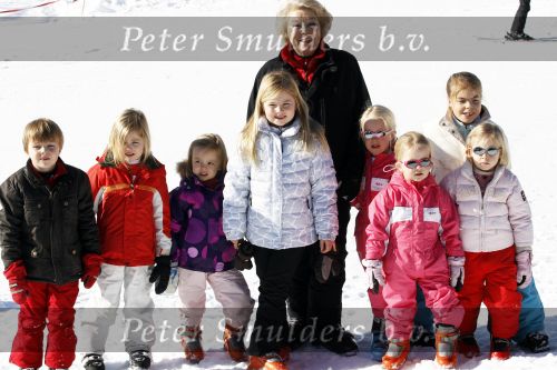 Lech 19 februari 2011
Fotosessie met de koninklijke familie in Lech. Aanwezig waren Koningin Beatrix Prins Willem Alexander Maxima Prinses Amalai Ariane en Alexia aslmede Prins Constantijn met zijn vrouw Prinses Laurentien en kinderen en Prins Friso met zijn vrouw Mabel Wisse Smit en hun kinderen.
Peter Smulders bv