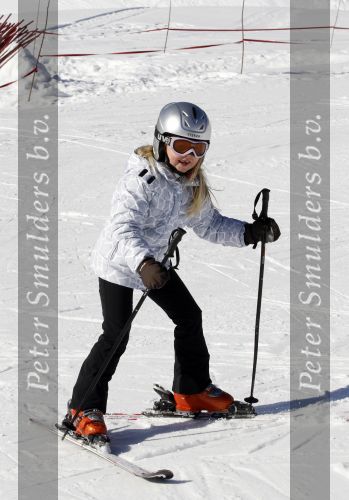 Lech 19 februari 2011
Fotosessie met de koninklijke familie in Lech. Aanwezig waren Koningin Beatrix Prins Willem Alexander Maxima Prinses Amalai Ariane en Alexia aslmede Prins Constantijn met zijn vrouw Prinses Laurentien en kinderen en Prins Friso met zijn vrouw Mabel Wisse Smit en hun kinderen.
Peter Smulders bv