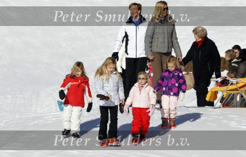 Lech 19 februari 2011
Fotosessie met de koninklijke familie in Lech. Aanwezig waren Koningin Beatrix Prins Willem Alexander Maxima Prinses Amalai Ariane en Alexia aslmede Prins Constantijn met zijn vrouw Prinses Laurentien en kinderen en Prins Friso met zijn vrouw Mabel Wisse Smit en hun kinderen.
Peter Smulders bv