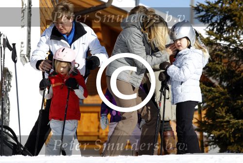 Lech 19 februari 2011
Fotosessie met de koninklijke familie in Lech. Aanwezig waren Koningin Beatrix Prins Willem Alexander Maxima Prinses Amalai Ariane en Alexia aslmede Prins Constantijn met zijn vrouw Prinses Laurentien en kinderen en Prins Friso met zijn vrouw Mabel Wisse Smit en hun kinderen.
Peter Smulders bv