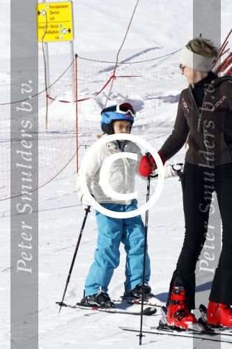 Lech 19 februari 2011
Fotosessie met de koninklijke familie in Lech. Aanwezig waren Koningin Beatrix Prins Willem Alexander Maxima Prinses Amalai Ariane en Alexia aslmede Prins Constantijn met zijn vrouw Prinses Laurentien en kinderen en Prins Friso met zijn vrouw Mabel Wisse Smit en hun kinderen.
Peter Smulders bv