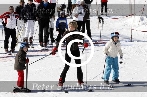 Lech 19 februari 2011
Fotosessie met de koninklijke familie in Lech. Aanwezig waren Koningin Beatrix Prins Willem Alexander Maxima Prinses Amalai Ariane en Alexia aslmede Prins Constantijn met zijn vrouw Prinses Laurentien en kinderen en Prins Friso met zijn vrouw Mabel Wisse Smit en hun kinderen.
Peter Smulders bv