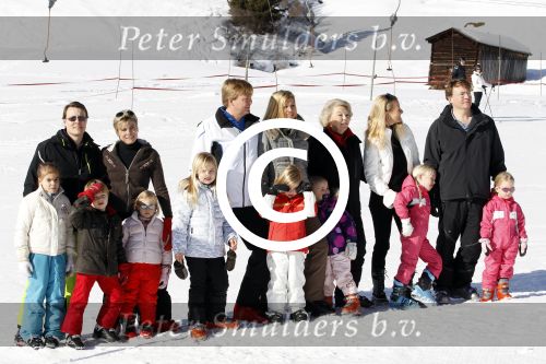 Lech 19 februari 2011
Fotosessie met de koninklijke familie in Lech. Aanwezig waren Koningin Beatrix Prins Willem Alexander Maxima Prinses Amalai Ariane en Alexia aslmede Prins Constantijn met zijn vrouw Prinses Laurentien en kinderen en Prins Friso met zijn vrouw Mabel Wisse Smit en hun kinderen.
Peter Smulders bv