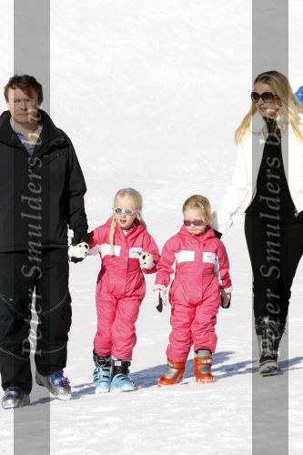 Lech 19 februari 2011
Fotosessie met de koninklijke familie in Lech. Aanwezig waren Koningin Beatrix Prins Willem Alexander Maxima Prinses Amalai Ariane en Alexia aslmede Prins Constantijn met zijn vrouw Prinses Laurentien en kinderen en Prins Friso met zijn vrouw Mabel Wisse Smit en hun kinderen.
Peter Smulders bv