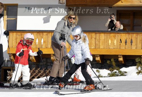 Lech 19 februari 2011
Fotosessie met de koninklijke familie in Lech. Aanwezig waren Koningin Beatrix Prins Willem Alexander Maxima Prinses Amalai Ariane en Alexia aslmede Prins Constantijn met zijn vrouw Prinses Laurentien en kinderen en Prins Friso met zijn vrouw Mabel Wisse Smit en hun kinderen.
Peter Smulders bv