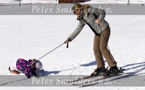 Lech 19 februari 2011
Fotosessie met de koninklijke familie in Lech. Aanwezig waren Koningin Beatrix Prins Willem Alexander Maxima Prinses Amalai Ariane en Alexia aslmede Prins Constantijn met zijn vrouw Prinses Laurentien en kinderen en Prins Friso met zijn vrouw Mabel Wisse Smit en hun kinderen.
Peter Smulders bv