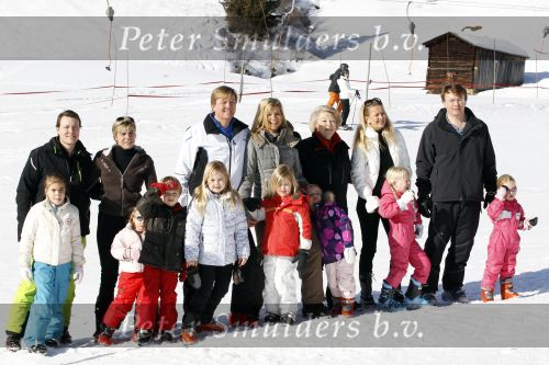 Lech 19 februari 2011
Fotosessie met de koninklijke familie in Lech. Aanwezig waren Koningin Beatrix Prins Willem Alexander Maxima Prinses Amalai Ariane en Alexia aslmede Prins Constantijn met zijn vrouw Prinses Laurentien en kinderen en Prins Friso met zijn vrouw Mabel Wisse Smit en hun kinderen.
Peter Smulders bv