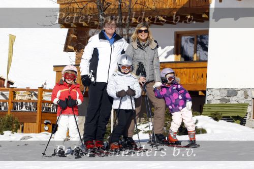 Lech 19 februari 2011
Fotosessie met de koninklijke familie in Lech. Aanwezig waren Koningin Beatrix Prins Willem Alexander Maxima Prinses Amalai Ariane en Alexia aslmede Prins Constantijn met zijn vrouw Prinses Laurentien en kinderen en Prins Friso met zijn vrouw Mabel Wisse Smit en hun kinderen.
Peter Smulders bv