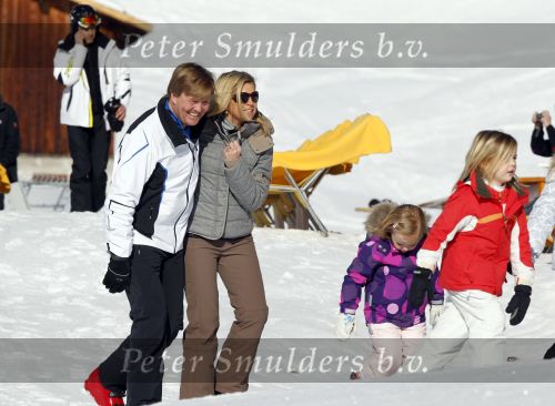 Lech 19 februari 2011
Fotosessie met de koninklijke familie in Lech. Aanwezig waren Koningin Beatrix Prins Willem Alexander Maxima Prinses Amalai Ariane en Alexia aslmede Prins Constantijn met zijn vrouw Prinses Laurentien en kinderen en Prins Friso met zijn vrouw Mabel Wisse Smit en hun kinderen.
Peter Smulders bv