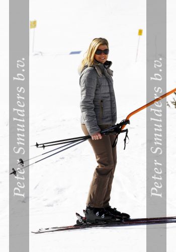 Lech 19 februari 2011
Fotosessie met de koninklijke familie in Lech. Aanwezig waren Koningin Beatrix Prins Willem Alexander Maxima Prinses Amalai Ariane en Alexia aslmede Prins Constantijn met zijn vrouw Prinses Laurentien en kinderen en Prins Friso met zijn vrouw Mabel Wisse Smit en hun kinderen.
Peter Smulders bv