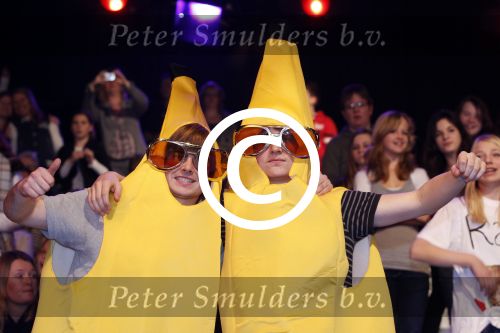 Hilversum 4 maart 2011
Sterren dansen op het ijs van SBDS 6 in studio 22 .Deelnemers zijn Monique Smit Jenny Smit Vivian Reys Babette v Veen Ralf Mackenbach Michael Boogerd en Sieneke Gerard Joling en Nance Coolen presenteren het. Broers Ralf Mackenbach als bananen
Peter Smulders bv