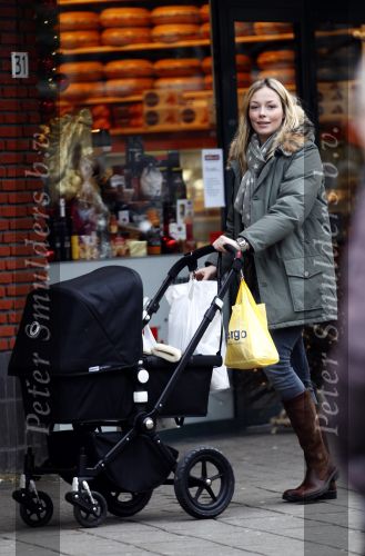 Amsterdam 12 februari 2011
Renate Verbaan achter de kinderwagen
Peter Smulders bv