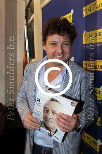 Amsterdam 14 maart 2011
Presentaie blad helden wat deze maand helemaal in het teken staat van Johan Cruijff. Frits en Barbara Barend presenteren het vanuit het olympisch stadion. Rene Froger
Peter Smulders bv