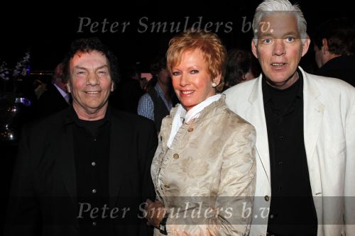 Baarn 27 februari 2011
Ria Valk viert haar 70e vefrjaardag en 55 jarig artiest zijn in de tv studio in Baarn. Ria met exen
Peter Smulders bv