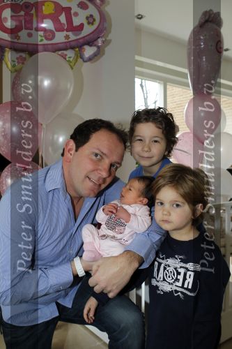 Amsterdam 27 februari 2011
Robert Leroy met zijn zoons Joshua en Senny en zijn baby dochter Jolie.
Peter Smulders  bv