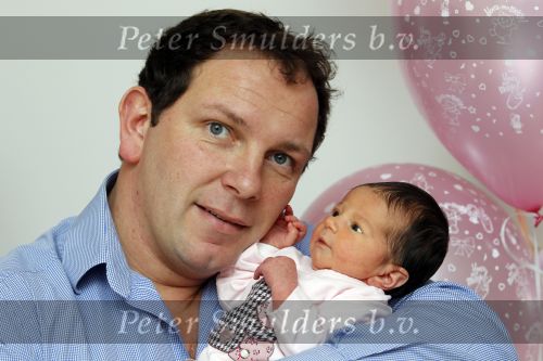Amsterdam 27 februari 2011
Robert Leroy met zijn zoons Joshua en Senny en zijn baby dochter Jolie.
Peter Smulders  bv