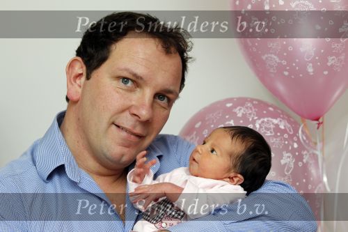 Amsterdam 27 februari 2011
Robert Leroy met zijn zoons Joshua en Senny en zijn baby dochter Jolie.
Peter Smulders  bv