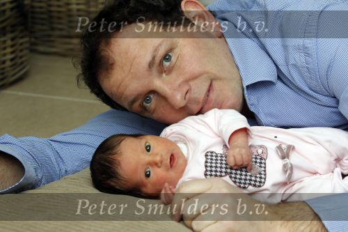 Amsterdam 27 februari 2011
Robert Leroy met zijn zoons Joshua en Senny en zijn baby dochter Jolie.
Peter Smulders  bv