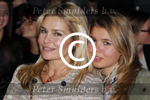 Amsterdam 7 maart 2011
Modeshow Jos v raak in de westergasfabriek met als modellen oa Georgina Verbaan Irene v d Laar Froukje de Both Quinty Trustfull Marvy Rieder en Kim Feenstra. Robin Singels met moeder
Peter Smulders bv