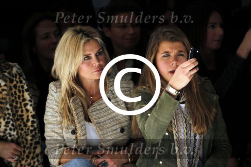 Amsterdam 7 maart 2011
Modeshow Jos v raak in de westergasfabriek met als modellen oa Georgina Verbaan Irene v d Laar Froukje de Both Quinty Trustfull Marvy Rieder en Kim Feenstra. Robin Singels met moeder
Peter Smulders bv