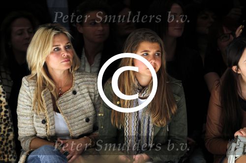 Amsterdam 7 maart 2011
Modeshow Jos v raak in de westergasfabriek met als modellen oa Georgina Verbaan Irene v d Laar Froukje de Both Quinty Trustfull Marvy Rieder en Kim Feenstra. Robin Singels met moeder
Peter Smulders bv