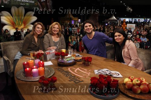 Amsterdam 16 februari 2011
Koffietijd met Pernille la Lau en Loretta Schrijver vanaf de huishoudbeurs met als gasten Xander de Buisonje en Roxeanne Hazes.
Peter Smulders bv