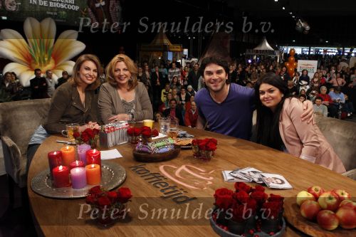 Amsterdam 16 februari 2011
Koffietijd met Pernille la Lau en Loretta Schrijver vanaf de huishoudbeurs met als gasten Xander de Buisonje en Roxeanne Hazes.
Peter Smulders bv