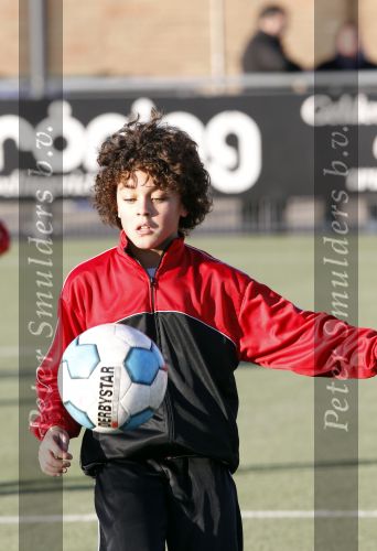 Amsterdam 8 februari 2011
Ruud en Estelle Gullit bij training van Maxim bij AFC . Dochter Joelle is er ook bij. In hetzelfde elftal speelt Ruben Kluivert.
Peter Smulders bv