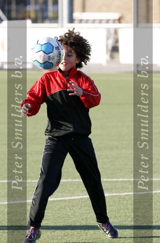 Amsterdam 8 februari 2011
Ruud en Estelle Gullit bij training van Maxim bij AFC . Dochter Joelle is er ook bij. In hetzelfde elftal speelt Ruben Kluivert.
Peter Smulders bv