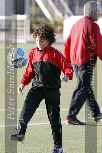 Amsterdam 8 februari 2011
Ruud en Estelle Gullit bij training van Maxim bij AFC . Dochter Joelle is er ook bij. In hetzelfde elftal speelt Ruben Kluivert.
Peter Smulders bv