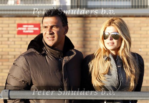 Amsterdam 8 februari 2011
Ruud en Estelle Gullit bij training van Maxim bij AFC . Dochter Joelle is er ook bij. In hetzelfde elftal speelt Ruben Kluivert.
Peter Smulders bv