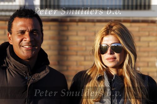 Amsterdam 8 februari 2011
Ruud en Estelle Gullit bij training van Maxim bij AFC . Dochter Joelle is er ook bij. In hetzelfde elftal speelt Ruben Kluivert.
Peter Smulders bv