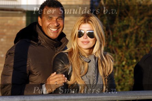 Amsterdam 8 februari 2011
Ruud en Estelle Gullit bij training van Maxim bij AFC . Dochter Joelle is er ook bij. In hetzelfde elftal speelt Ruben Kluivert.
Peter Smulders bv