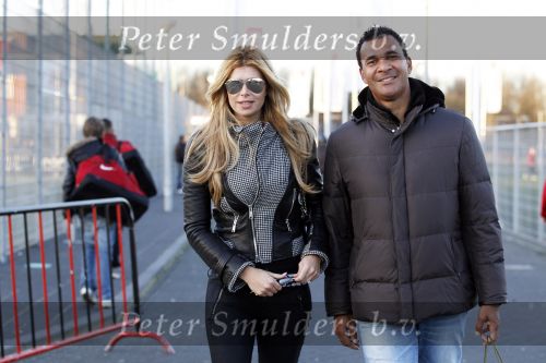 Amsterdam 8 februari 2011
Ruud en Estelle Gullit bij training van Maxim bij AFC . Dochter Joelle is er ook bij. In hetzelfde elftal speelt Ruben Kluivert.
Peter Smulders bv