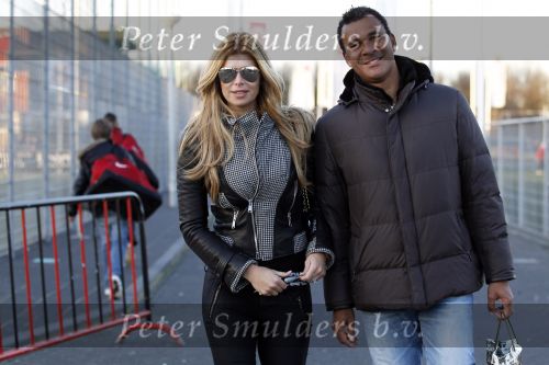 Amsterdam 8 februari 2011
Ruud en Estelle Gullit bij training van Maxim bij AFC . Dochter Joelle is er ook bij. In hetzelfde elftal speelt Ruben Kluivert.
Peter Smulders bv