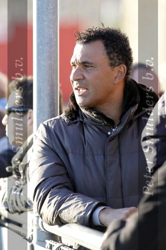 Amsterdam 8 februari 2011
Ruud en Estelle Gullit bij training van Maxim bij AFC . Dochter Joelle is er ook bij. In hetzelfde elftal speelt Ruben Kluivert.
Peter Smulders bv