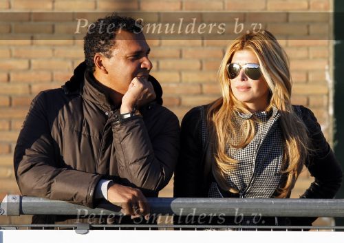 Amsterdam 8 februari 2011
Ruud en Estelle Gullit bij training van Maxim bij AFC . Dochter Joelle is er ook bij. In hetzelfde elftal speelt Ruben Kluivert.
Peter Smulders bv