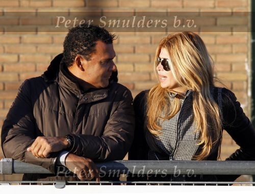 Amsterdam 8 februari 2011
Ruud en Estelle Gullit bij training van Maxim bij AFC . Dochter Joelle is er ook bij. In hetzelfde elftal speelt Ruben Kluivert.
Peter Smulders bv