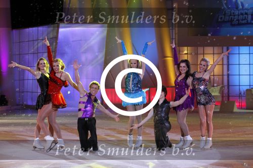 Hilversum 4 maart 2011
Sterren dansen op het ijs van SBDS 6 in studio 22 .Deelnemers zijn Monique Smit Jenny Smit Vivian Reys Babette v Veen Ralf Mackenbach Michael Boogerd en Sieneke Gerard Joling en Nance Coolen presenteren het.
Peter Smulders bv