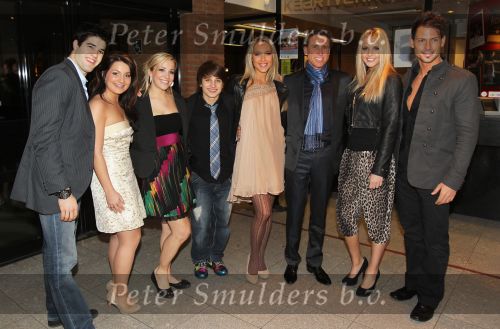 Den Bosch, 21 Februari 2011
Premiere Simple The Best van Ruth Jacott
MONIQUE SMIT EN SCHAATSPARTNER JOEL GELEYNSE, SIENEKE PEETERS EN SCHAATSPARTNER RYAN GUTZMER, RALF MACKENBACH EN SCHAATSPARTNER ALLY HORNSBY, MICHAEL BOOGERD EN SCHAATSPARTNER DARYA NUCCI 
Foto Peter Smulders BV