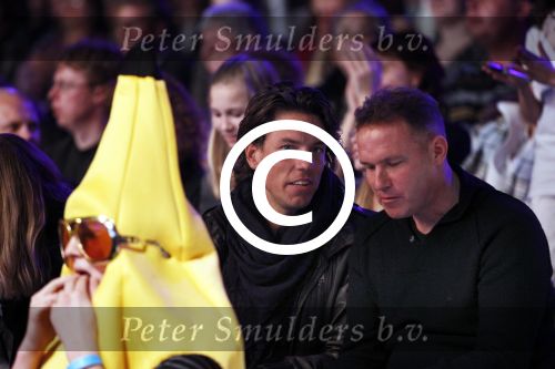 Hilversum 4 maart 2011
Sterren dansen op het ijs van SBDS 6 in studio 22 .Deelnemers zijn Monique Smit Jenny Smit Vivian Reys Babette v Veen Ralf Mackenbach Michael Boogerd en Sieneke Gerard Joling en Nance Coolen presenteren het. Broer Michael Boogerd en Thomas Dekker
Peter Smulders bv