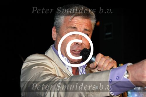 Baarn 27 februari 2011
Ria Valk viert haar 70e vefrjaardag en 55 jarig artiest zijn in de tv studio in Baarn.
Tony Anderson
Peter Smulders bv