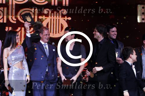 Utrecht 3 maart 2011
Uitreiking gouden en zilveren harpen in Vredenburg. Tony Berkt met kane en Alain Clark en Willem v Kooten
Peter Smulders bv