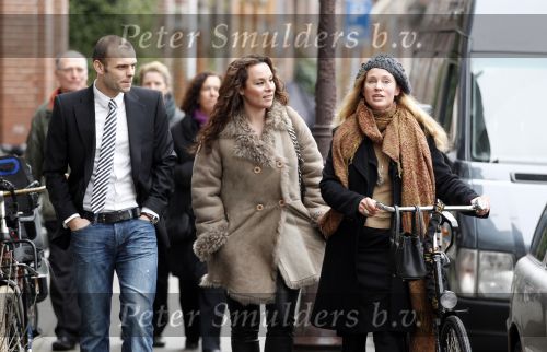 Amsterdam 11 februari 2011
Koningin Beatrix en Prins Friso bij de opening van de nieuwe liefde in Amsterdam. Trijntje Oosterhuis met man en Willemijn Verloop van War Child
Peter Smulders bv