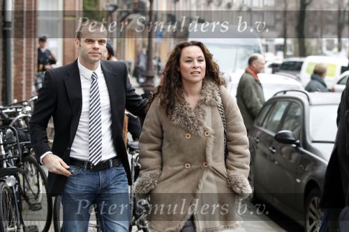 Amsterdam 11 februari 2011
Koningin Beatrix en Prins Friso bij de opening van de nieuwe liefde in Amsterdam. Trijntje Oosterhuis met man en Willemijn Verloop van War Child
Peter Smulders bv