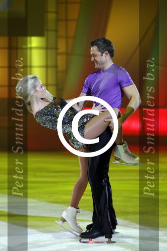 Hilversum 4 maart 2011
Sterren dansen op het ijs van SBDS 6 in studio 22 .Deelnemers zijn Monique Smit Jenny Smit Vivian Reys Babette v Veen Ralf Mackenbach Michael Boogerd en Sieneke Gerard Joling en Nance Coolen presenteren het.
Peter Smulders bv