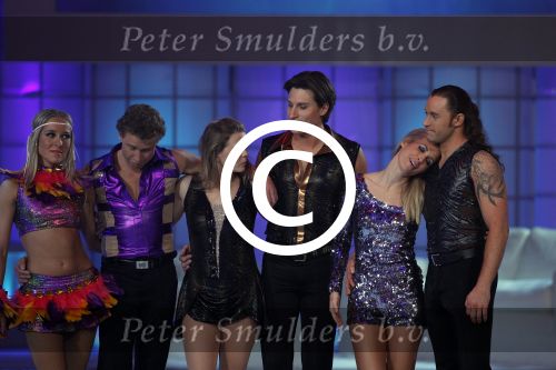 Hilversum 4 maart 2011
Sterren dansen op het ijs van SBDS 6 in studio 22 .Deelnemers zijn Monique Smit Jenny Smit Vivian Reys Babette v Veen Ralf Mackenbach Michael Boogerd en Sieneke Gerard Joling en Nance Coolen presenteren het.
Peter Smulders bv