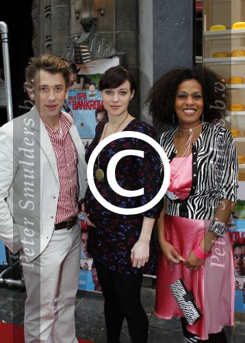 Amsterdam 5 februari 2011
Premiere mijn opa de bankrover in Tuschinski. Waldemar Torenstra Manoushka Zeegelaar en ...
Peter Smulders bv